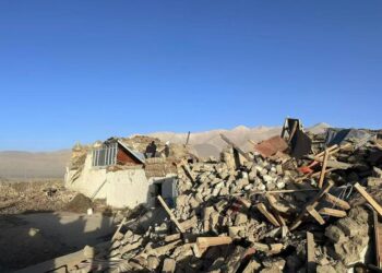 Damaged houses are pictured after an earthquake in Tonglai village, Changsuo township of Dingri in Shigatse, Southwest China's Xizang autonomous region, Jan 7, 2025. [Photo/Xinhua]