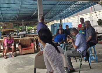 IFAAD Chairman Lincoln Lewis and Vice Chairman and former Mayor, Pt. Ubraj Narine, meeting with residents at Hydronie, Parika, East Bank Essequibo.