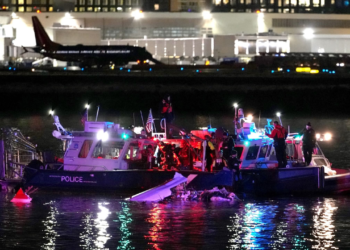 Emergency divers respond after a passenger aircraft collided with a helicopter, in the Potomac River near Ronald Reagan Washington Airport on Jan. 30, 2025 in Arlington, Virginia. (Photo by Andrew Harnik/Getty Images)
