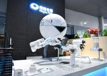 A robot makes coffee at a park in Guangming District of Shenzhen, south China's Guangdong Province, on November 27, 2024 (XINHUA)