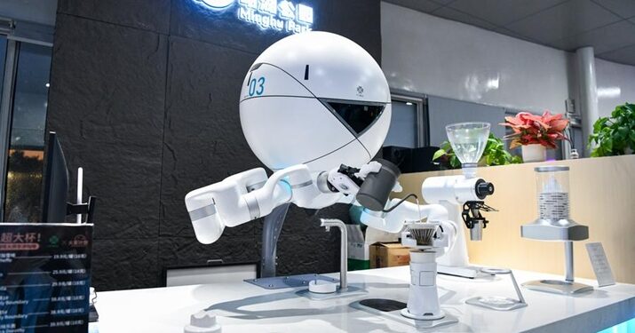 A robot makes coffee at a park in Guangming District of Shenzhen, south China's Guangdong Province, on November 27, 2024 (XINHUA)