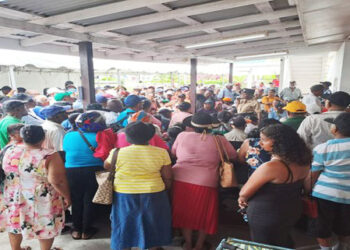 Pensioners crammed inside the Leonora NIS office compound waiting to hear their names called (Stabroek News photo)