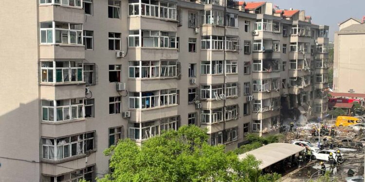 This photo shows the site of an explosion at Fengjing Jiayuan residential compound in the Xiaodian district of Taiyuan city, Shanxi province. [Photo by Yao Quanmao/For chinadaily.com.cn]