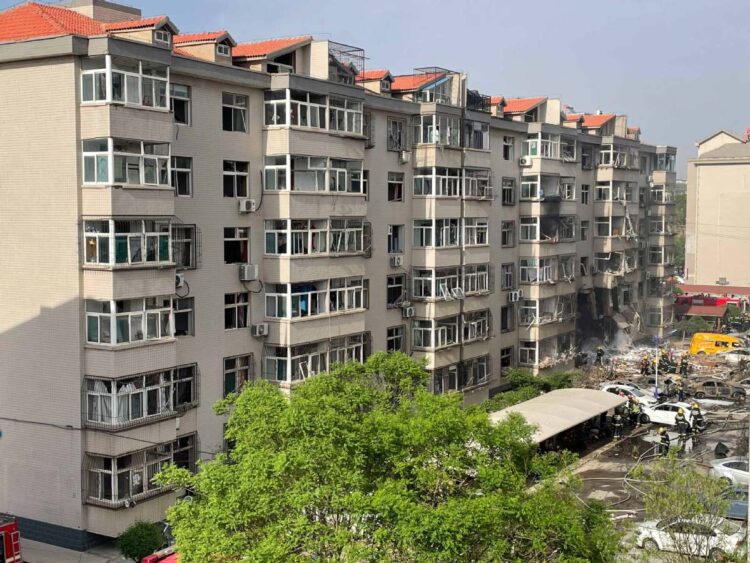 This photo shows the site of an explosion at Fengjing Jiayuan residential compound in the Xiaodian district of Taiyuan city, Shanxi province. [Photo by Yao Quanmao/For chinadaily.com.cn]