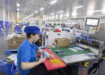 Workers on a line at Dino New Materials Technology Co., Ltd. in the Sihong Economic Development Zone, Suqian, Jiangsu Province, on April 16, 2025. /VCG