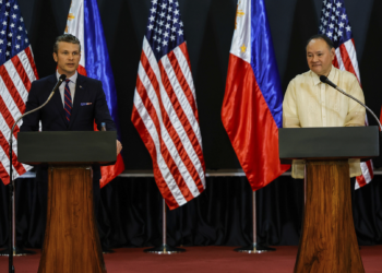 U.S. Defense Secretary Pete Hegseth (L) and Philippine Secretary of Defense Gilberto Teodoro hold a joint press conference in Quezon City, the Philippines, March 28, 2025. /VCG
