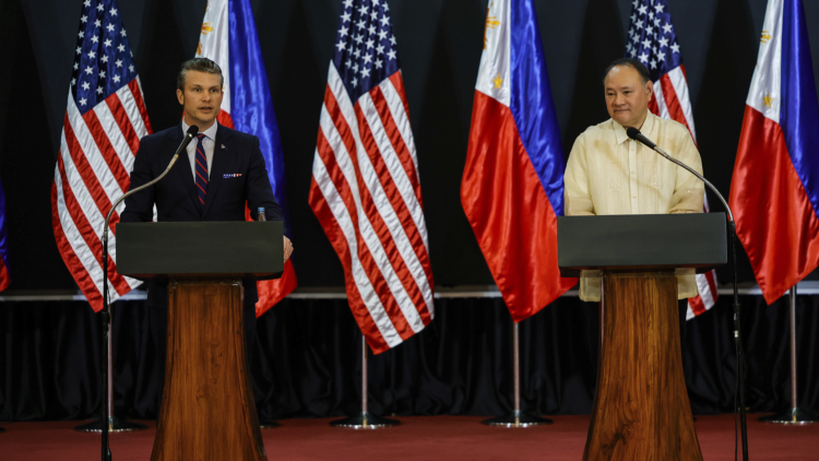 U.S. Defense Secretary Pete Hegseth (L) and Philippine Secretary of Defense Gilberto Teodoro hold a joint press conference in Quezon City, the Philippines, March 28, 2025. /VCG