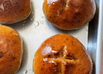Cross Buns (Metemgee photo)