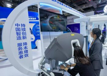 A visitor tries a surgery robot at the booth of Fosunpharma at the Medical Equipment & Healthcare Products Exhibition Area during the 7th China International Import Expo (CIIE) in east China's Shanghai, Nov. 8, 2024. (Xinhua/Zhang Cheng)