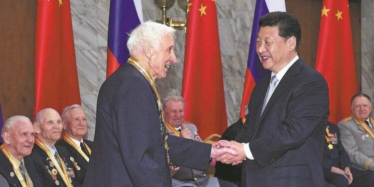 President Xi Jinping shakes hands with a Russian veteran in Moscow, Russia, on May 8, 2015. ZHANG DUO/XINHUA
