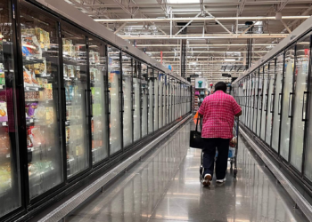 A woman walks down the aisle of a Walmart supermarket in Houston, Texas, on May 15, 2025. /VCG
