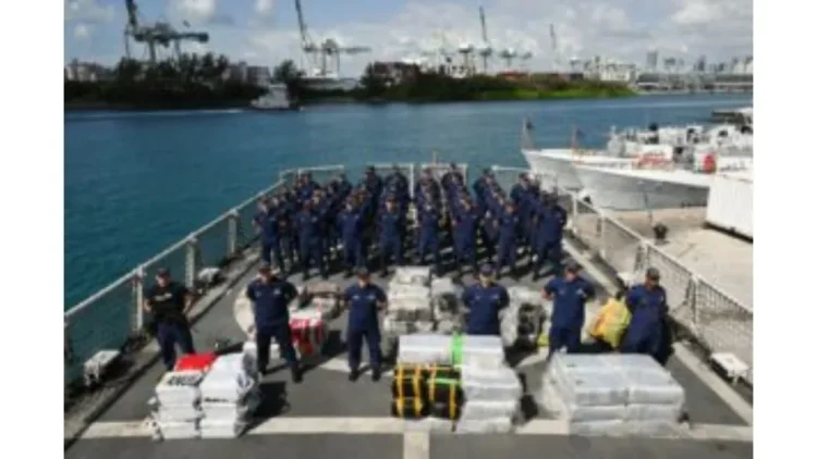 US Coast Guard offloads illicit drugs. Photo: CMC