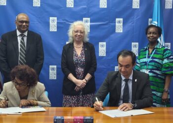 Signing of the agreement for electoral support.
Front Left to Right: Signatories - GECOM Chairman, Justice [ret'd) Claudette Singh and UNDP Resident Representative a.i., Berdi Berdiyev.
Back Left to Right: GECOM CEO, Vishnu Persaud, British High Commissioner H.E. Jane
Miller OBE and United Nations Resident Coordinator, Mean Njeri Kamau