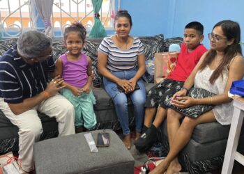 Former Mayor Ubraj Narine left with the children who were attacked by acid and their families.