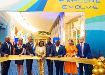 Dignitaries take part in the official ribbon-cutting ceremony of CANTO’s 40th Annual Conference and Trade Exhibition. From left to right Mr. Sameer Bhatti, CEO of BTC Bahamas_ Inge Smidts,