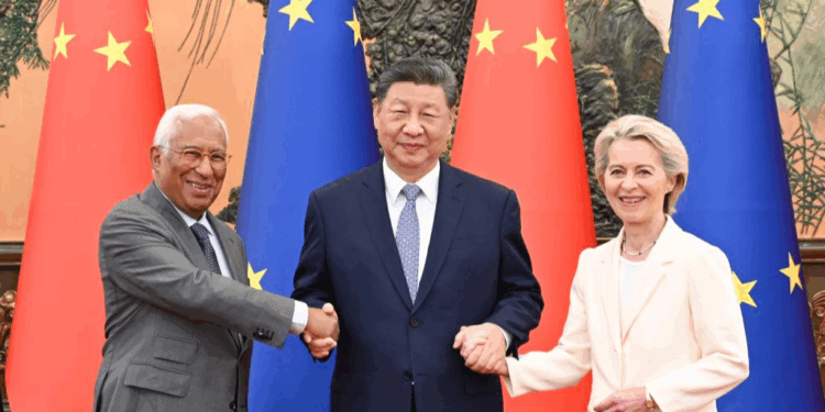 Chinese President Xi Jinping (C) meets with President of the European Council Antonio Costa (L) and President of the European Commission Ursula von der Leyen, who are in China for the 25th China-EU Summit, at the Great Hall of the People in Beijing, China, July 24, 2025. /Xinhua