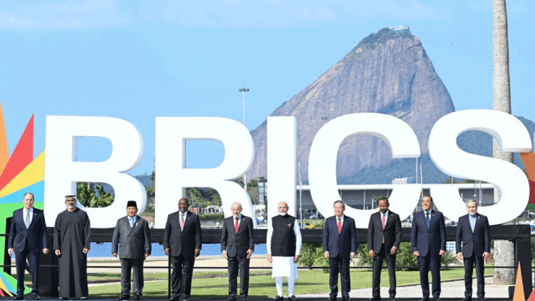 Leaders attending the plenary session on "Peace and Security and Reform of Global Governance" at the 17th BRICS Summit pose for a group photo in Rio de Janeiro, Brazil, July 6, 2025. /Xinhua