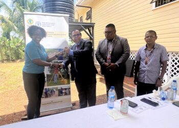 FAO Representative Dr Gillian Smith handing over keys of the renovated Mabaruma office to Mr. Enrique Monize, CEO of GLSC