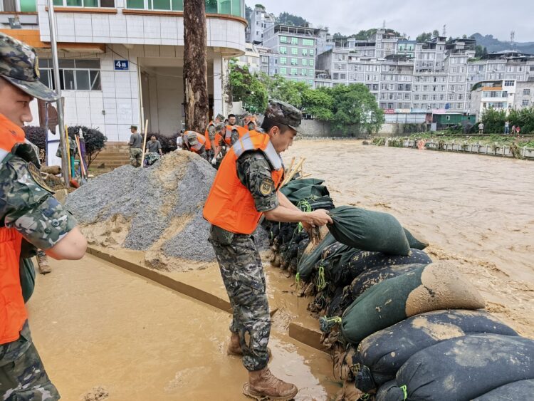 Sandbags are stacked to reinforce the embankment in Longlin Various Nationalities Autonomous County, Guangxi Zhuang Autonomous Region, south China, July 1, 2025. /VCG