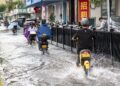 Residents commute in the rain in Jinhua City, east China's Zhejiang Province, July 11, 2025. /VCG