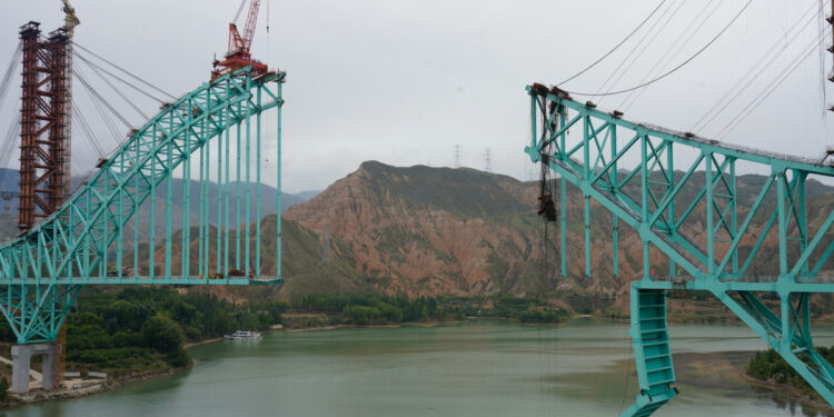 A photo taken on Aug 22, 2025 shows the site of the bridge under construction on the Qinghai section of the Sichuan-Qinghai Railway in Jainca county, Huangnan Tibetan autonomous prefecture. [Photo/Xinhua]