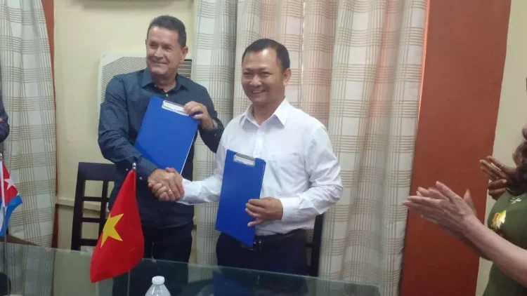 Moment of the signing of the new agreement with Vietnam in Artemisa. / El Artemiseño