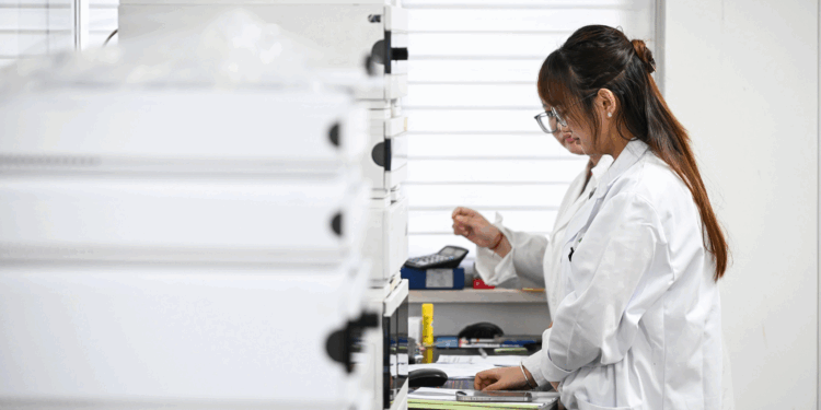 Researchers at a biopharmaceutical company specializing in artemisinin-based drugs conduct a biochemical experiment in Zhangjiagang, east China's Jiangsu Province, August 27, 2025. /CFP