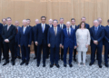 Chinese Premier Li Qiang poses for a group photo with participants before his meeting with friendly organizations in the United States prior to their meeting on the sidelines of the general debate of the 80th session of the United Nations General Assembly, New York, the United States, September 25, 2025. /Xinhua