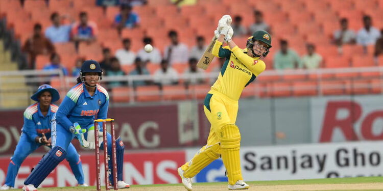 Phoebe Litchfield top-scored as Australia reached the target with six overs to spare. (Getty Images: Ravi Kumar/Hindustan Times)