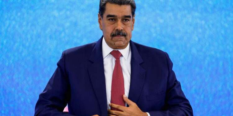 Venezuela's President Nicolas Maduro stands up at the end of a press conference, days after he said Venezuela would deploy military, police and civilian defenses at 284 "battlefront" locations across the country, amid heightened tensions with the U.S., in Caracas, Venezuela, September 15, 2025. REUTERS/Leonardo Fernandez Viloria
© Thomson Reuters