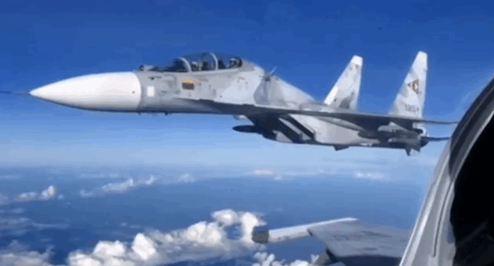 Venezuelan Air Force Su-30MK2 with Two Su-30MK2 Missiles