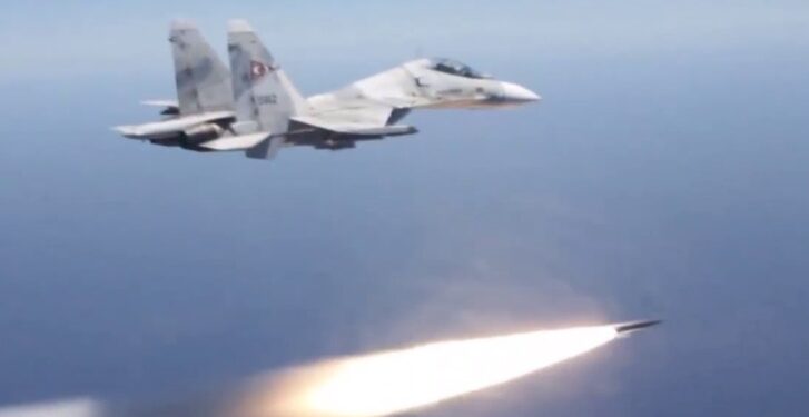 Venezuelan Air Force Su-30MK2 Launches Missile