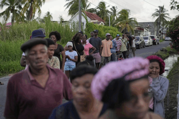 Voters line up at a polling station during general elections in Georgetown, Guyana, Monday, Sept. 1, 2025. (AP Photo/Matias Delacroix)
© The Associated Press