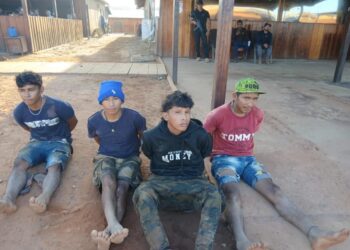 Amerindians tied up in Brazil (WIN's photo)
