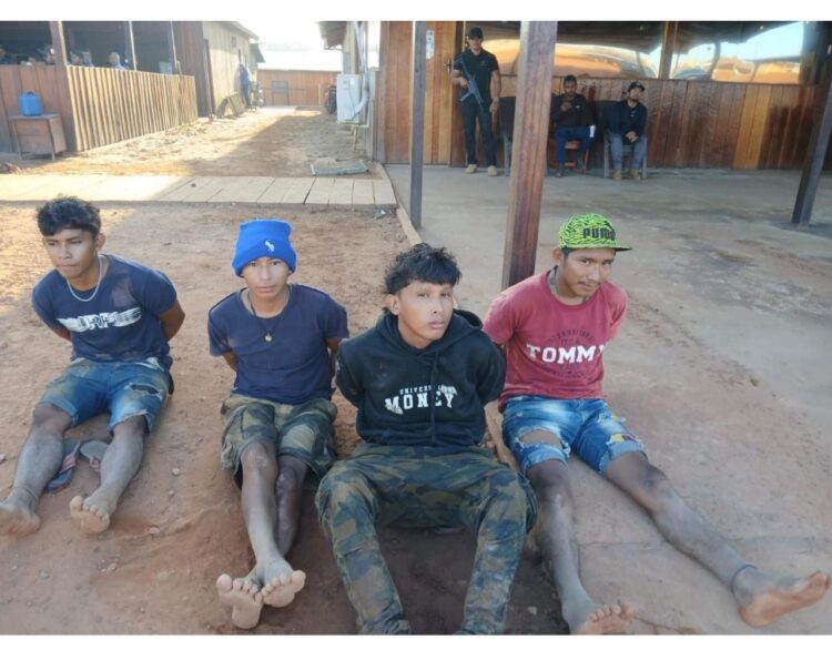 Amerindians tied up in Brazil (WIN's photo)