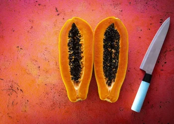 Papaya seeds may improve digestion, have antioxidant properties, and support for liver and kidney health.MEDITERRANEAN / Getty Images