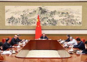 Chinese Premier Li Qiang presides over a State Council study session on Oct. 15, 2025. Li on Wednesday urged efforts to accelerate the reform and innovation in standardization work, aiming to promote the quality upgrading in the real economy and strengthen the endogenous momentum for high-quality development. (Xinhua/Huang Jingwen)