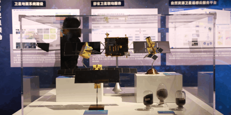 Display of China's major breakthroughs in science and technology at the exhibition marking the end of the 14th Five-Year Plan period (2021-2025) for natural resources science and technology.