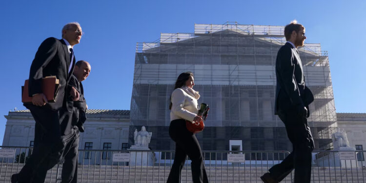 Members of the public walk outside the U.S. Supreme Court to attend oral arguments on U.S. President Donald Trump's bid to preserve sweeping tariffs after lower courts ruled that Trump overstepped his authority, in Washington, D.C., U.S., November 5, 2025. REUTERS/Nathan Howard Purchase Licensing Rights
