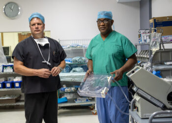 Dr. Gary Stephens and his team demonstrating the the ECMO