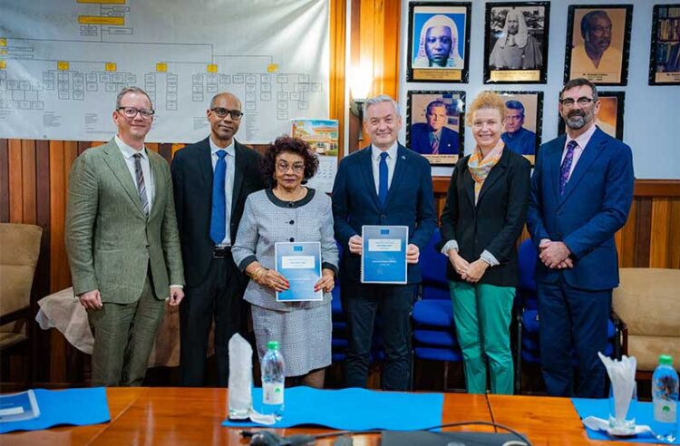 Chief Observer, Robert Biedroń, met with GECOM officials in Georgetown where he delivered the report and discussed the mission’s key findings
