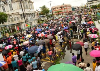 Guyanese in front of City Hall in 2017 (Guyana Chronicle photo)