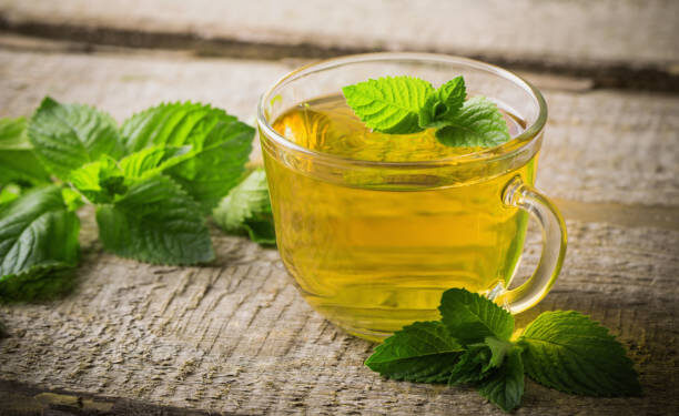 cups of tea with mint on wooden (Istock photo)