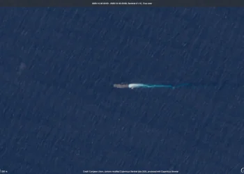 Imagery captured by the ESA's Sentinel-2 satellites on October 30, 2025, shows the U.S. Navy Wasp-class amphibious assault ship USS Iwo Jima maneuveri...Read More | Copernicus