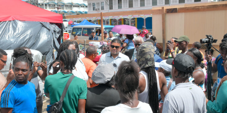 WIN leader and MP Arzruddin Mohamed (center) among the vendors