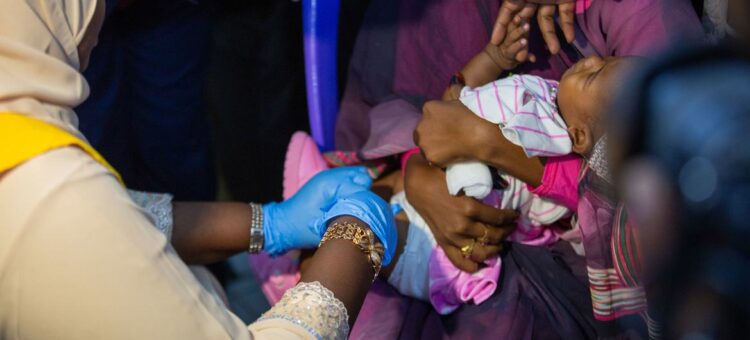 © UNICEF/Ahmed Mohamdeen Elfatih A baby receives a malaria vaccine in Sudan.