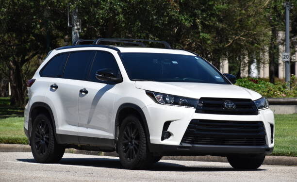 Istook photo of tinted car glasses