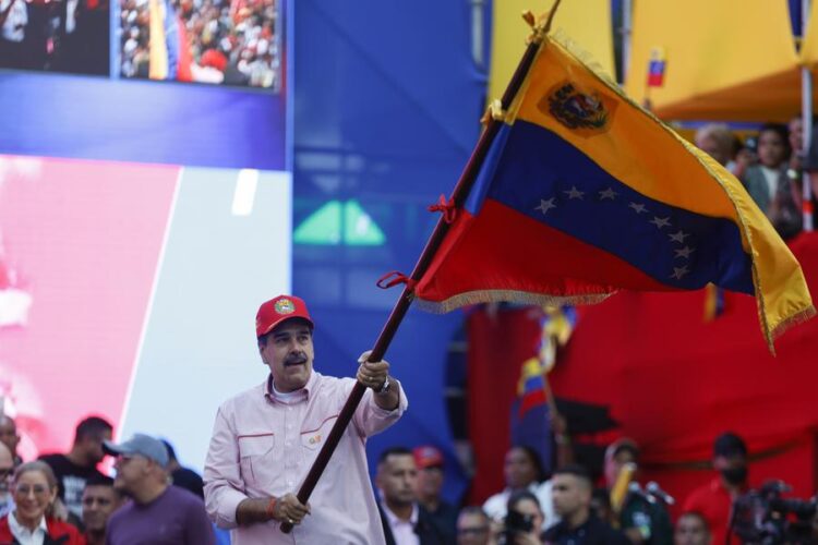 Venezuelan President Nicolas Maduro waves the Venezuelan national flag during a rally in Caracas, capital of Venezuela, Dec. 1, 2025. (Str/Xinhua)