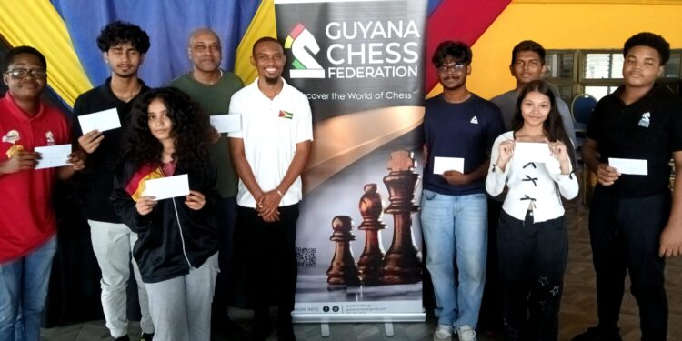 Prize winners of the Rapid Tournament- Open category (L) and U-20 (R)