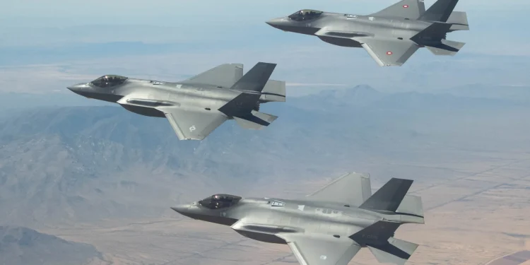 Photo: Airman 1st Class Dominic Tyler 56th Fighter Wing Public Affairs. | Wikimedia Commons https://commons.wikimedia.org/wiki/File:US_Danish_Dutch_F-35A.jpg
